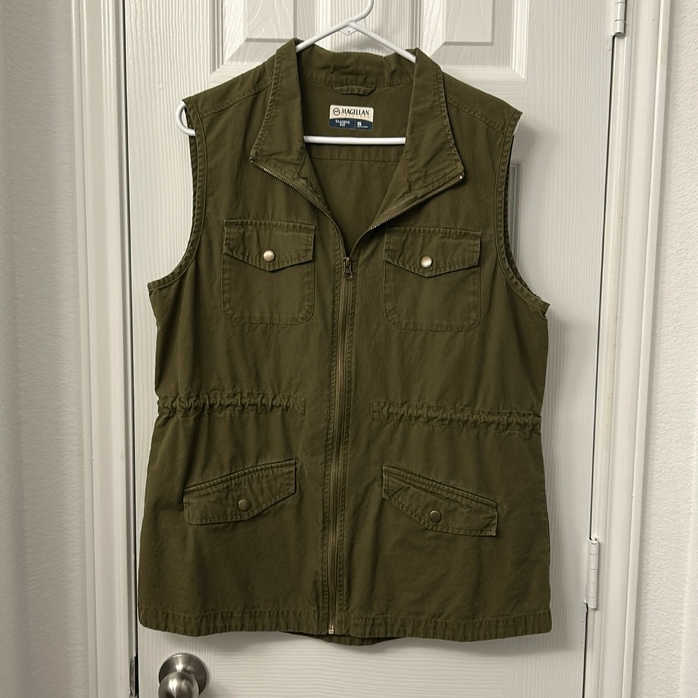 Magellan Outdoors Classic Fit Women’s Olive Green Utility Vest